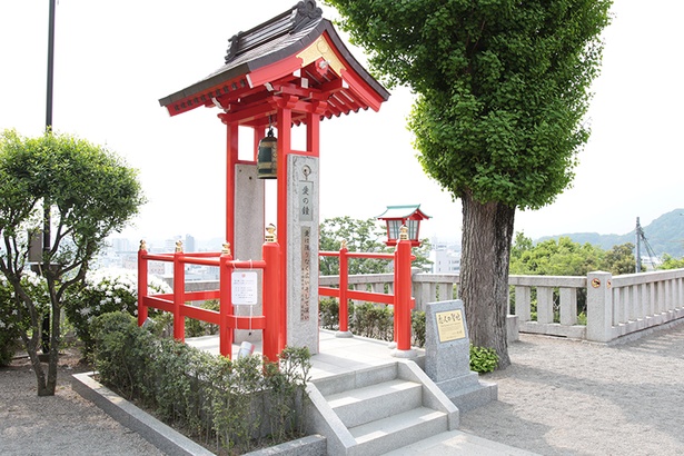 境内の中にある「愛の鐘」