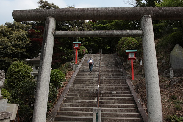 参道の急階段
