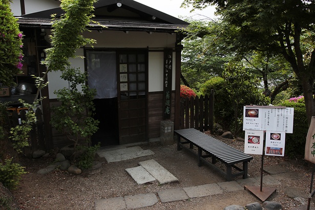 参道途中にある茶屋