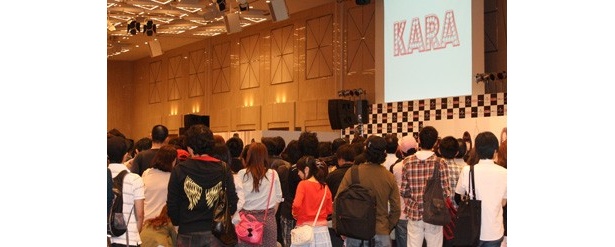 会場にはKARAの日本デビューを心待ちにした4000人ものファンが詰め掛けた