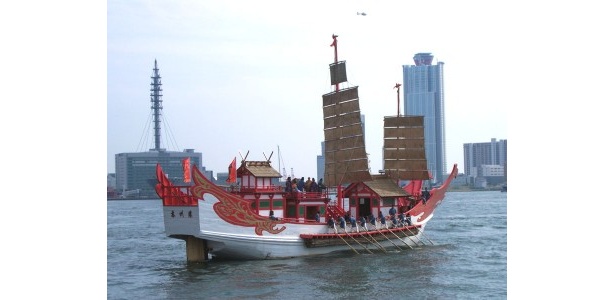 再現された遣唐使船が中国・上海へ向けて大阪を出港！