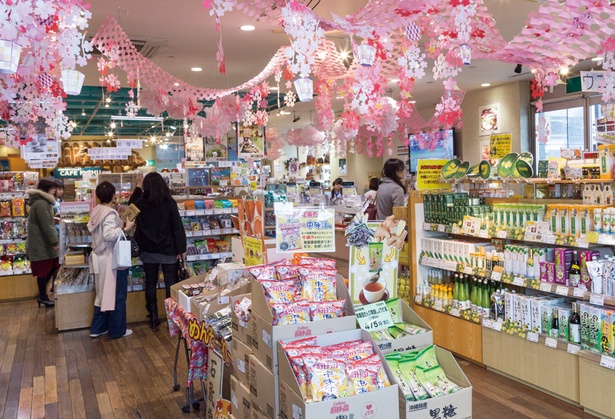 琉球ののんびりした雰囲気が漂う銀座わしたショップ 本店