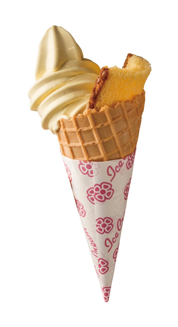 カステラのトッピングがうれしい、日本橋 長崎館の「カステラソフトクリーム」(400円)
