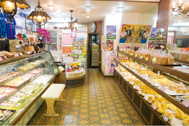 明るい雰囲気の店内