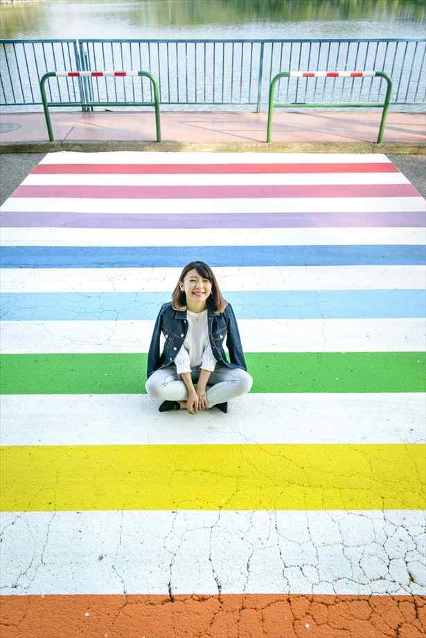 インスタ映えバツグンの虹色の横断歩道