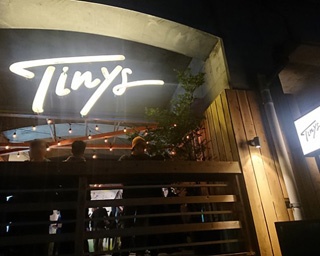 日本初！京急線高架下にカフェやホステルを併設したタイニーハウスが4月28日(土)オープン！