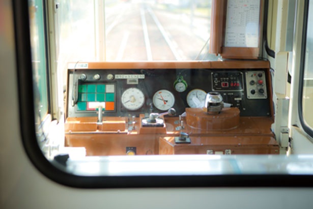 【写真を見る】列車の運転席/北条鉄道