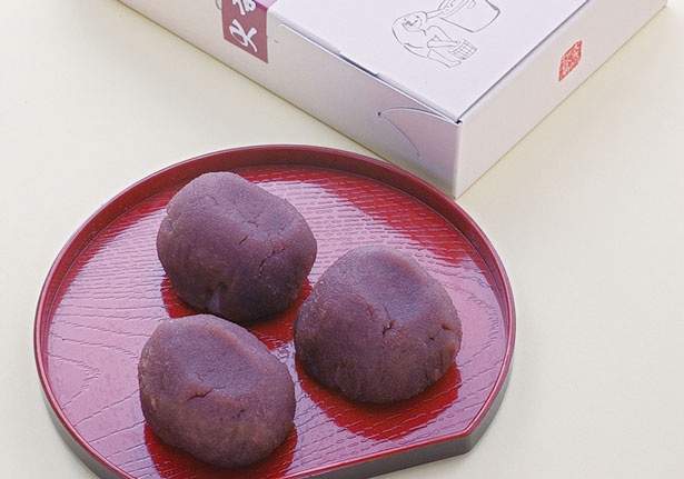 柔らかい餅を上品な甘さのこしあんで包んである「大寺餅」(6個・540円)。きなこ餅入りもあり/大寺餅河合堂