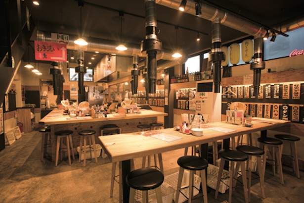 1階はテーブル席中心  / やぶ屋 今池本店