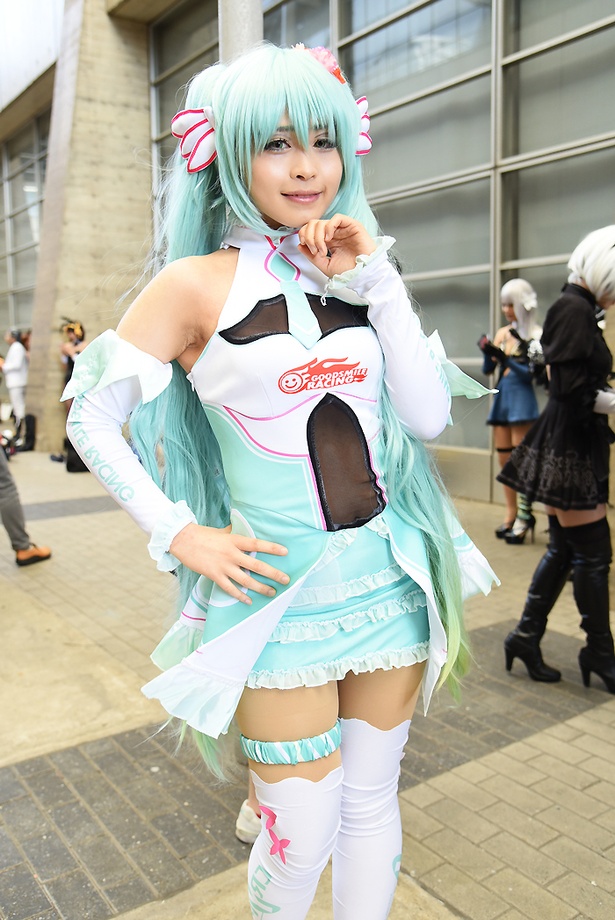 ボーカロイドの初音ミクに扮する しろつめさん