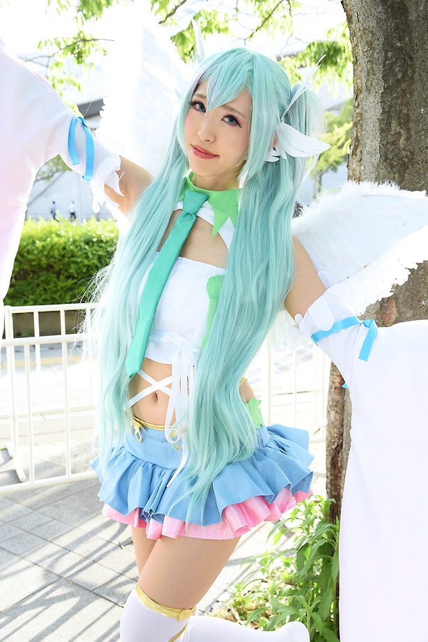 ボーカロイドの初音ミクに扮するAmyさん