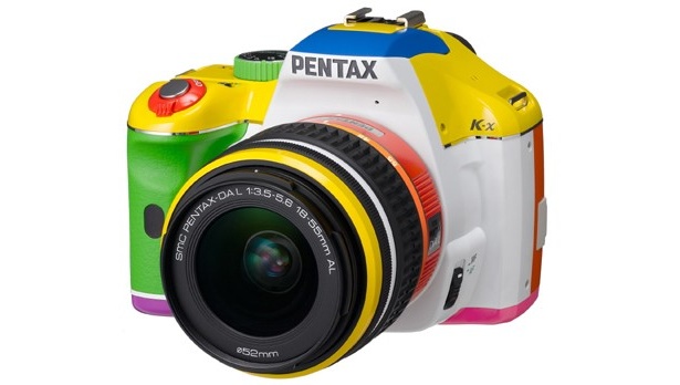 タワレコ“夏フェス応援グッズ”イチオシはレインボーカラーの一眼レフカメラ！