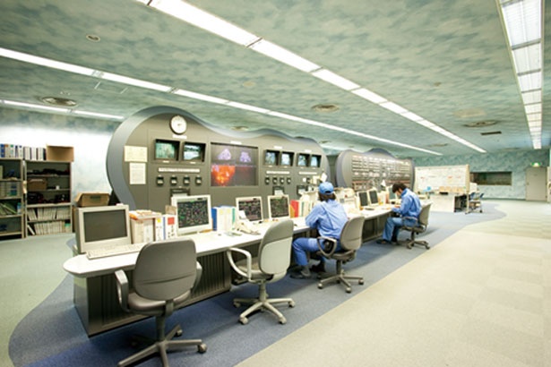 工場のすべてを24時間体制でコントロールする「中央制御室」/大阪市・八尾市・松原市環境施設組合 舞洲工場