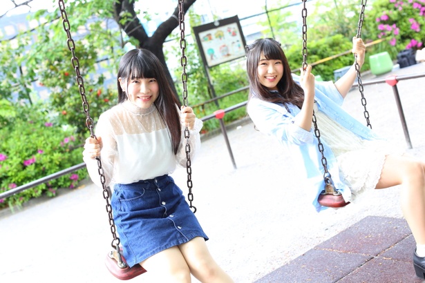 【写真を見る】新宿靖菜、板橋美羽(写真左より)