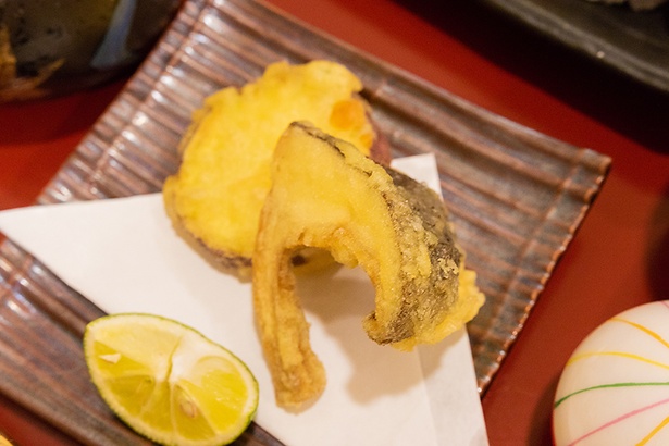じゃんぼ椎茸とさつま芋の薄衣揚げ