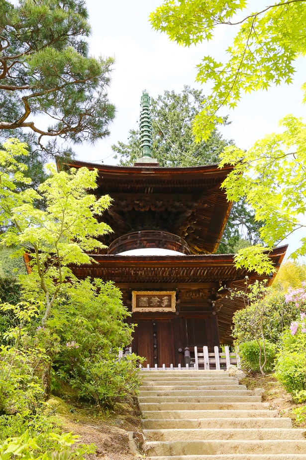 高さ約12mの常寂光寺の多宝塔。重要文化財に指定されている