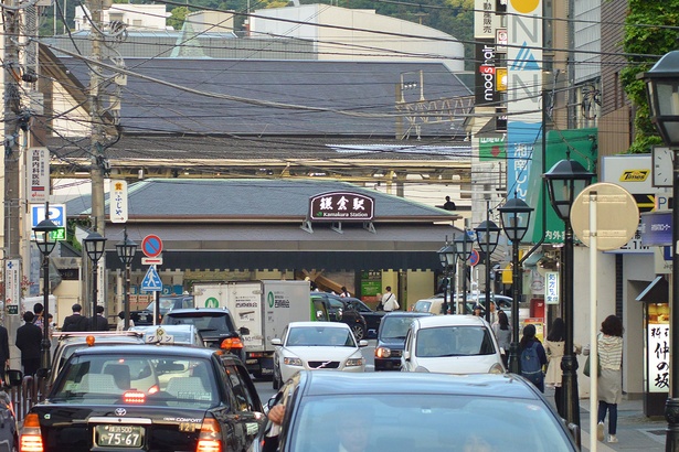 アクセスは、JR、江ノ電の鎌倉駅西口改札を出てまっすぐ徒歩約5分