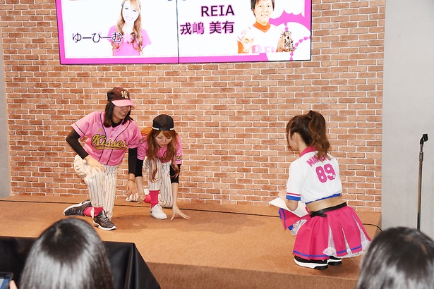 ジェスチャーを見て、何を表現しているか推測。それを絵に起こす、あんにゅい豆腐さん