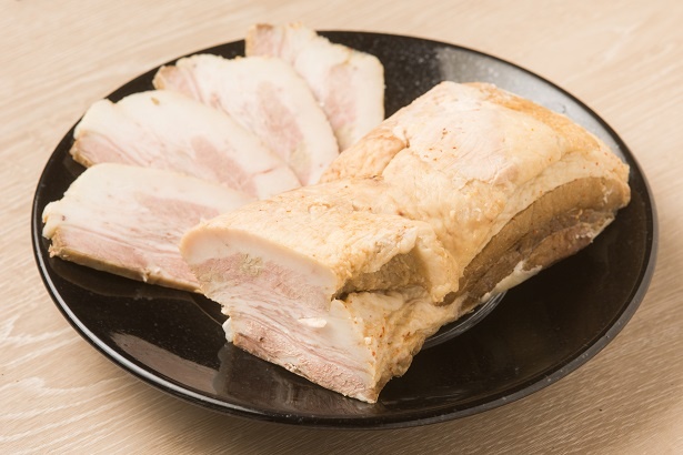 松阪ポークのバラチャーシュー。通常の豚より融点が低く、ジューシーで甘い脂がとろけていく