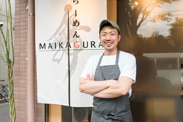 店主の一条太一さん。「中村屋」で約7年間腕を磨き、2018年2月に地元・世田谷で「らーめん MAIKAGURA」を立ち上げた