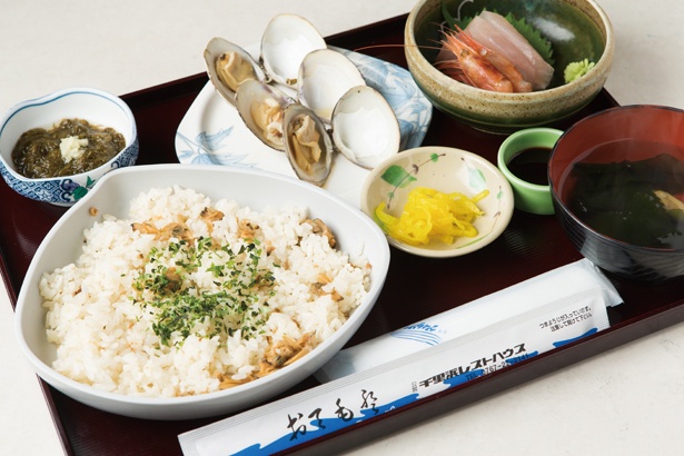 貝めし御膳(1600円)。ご飯にアサリなどを混ぜて炊き上げた貝めしは千里浜のご当地グルメだ