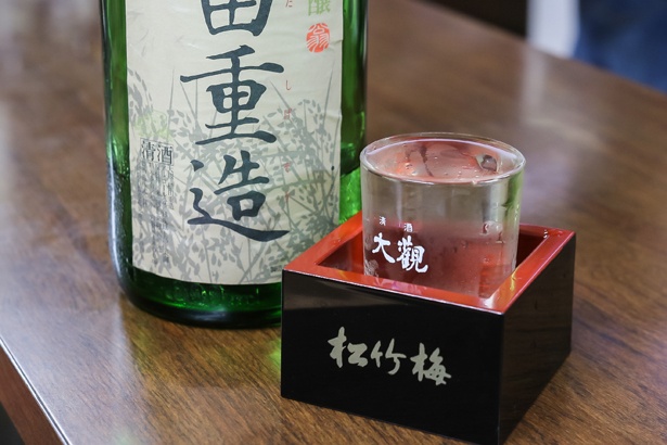日本酒の定番は20種。毎月1日に販売するレアな日本酒を求めて訪れる客も多い