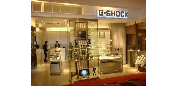 G-SHOCK STORE FUKUOKA。入口のスグ横に位置する