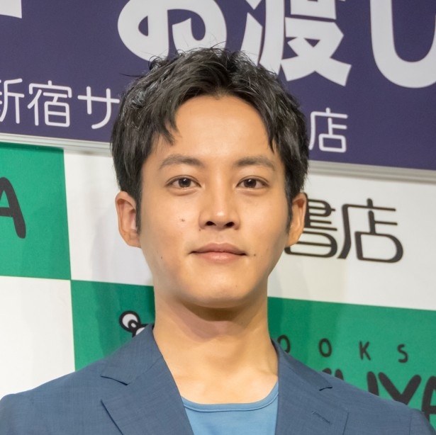 松坂桃李が「孤狼の血」で演じる日岡は、キャリア組の刑事