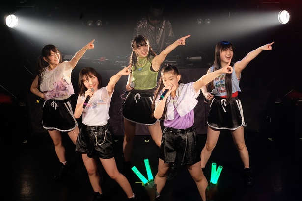ツアーオリジナルの「オーバー・ザ・たこやきレインボー (CLUB RAINBOW ver.)」で公演を締めくくる