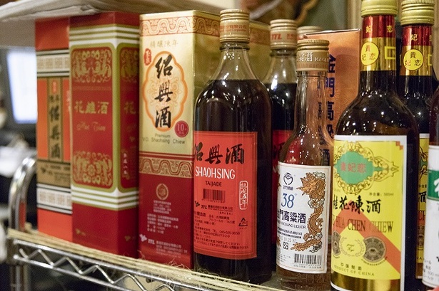 台湾紹興酒(グラス500円～、ボトル1800円～)や台湾の焼酎(グラス500円、ボトル2300円)も用意