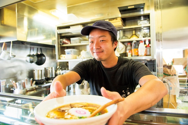 店主の西谷和也さん。自家製麺に定評がある「G麺7」(横浜・上大岡)で修業を積み、系列店の店長も務めた