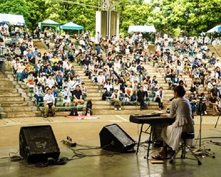 ピクニックをテーマにした手作り音楽イベントが所沢航空記念公園で開催