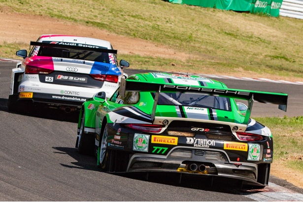 ST-TCRクラスのアウディとST-Xクラスのポルシェが混走