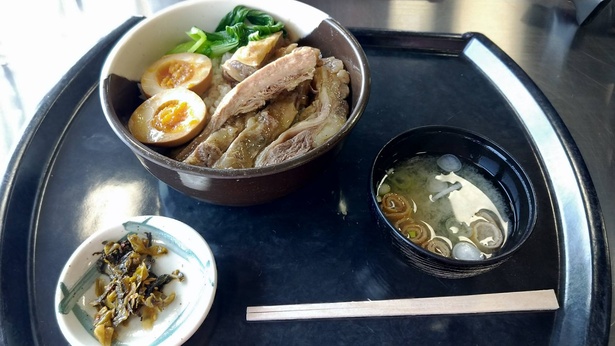 高見牛の「牛バラ角煮丼」