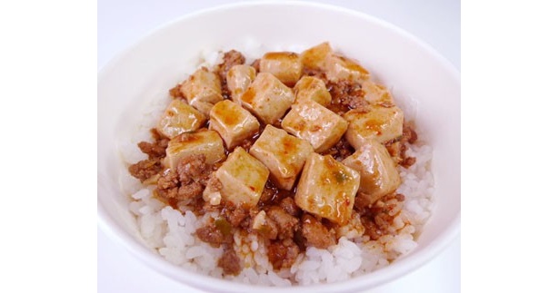 ポイントは、舌が熱くなる豆板醤に、しびれる辛さの花椒などのスパイスや調味料を加えバランス感を出した本格的な味わい