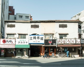 個性的な店が集う！福岡のディープな酒場「三角市場」を飲み歩き