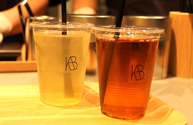 「くき煎茶」(334円)、「くきほうじ茶」(302円)はホットかアイスを選べる