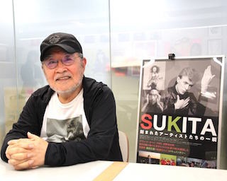 デヴィッド・ボウイも認めた写真家・鋤田正義インタビュー　アーティストとのユニークな関係の築き方とは？