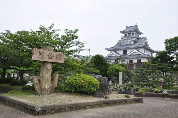 ホテル近くには長浜城址のある豊公園がある。城を模した建物は長浜歴史博物館