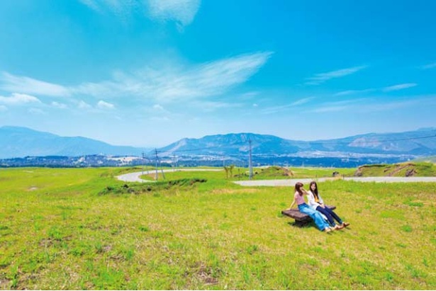 「阿蘇パノラマライン」の中間に位置する米塚下園地。九州を代表する観光地、熊本・阿蘇の情報も盛りだくさん！