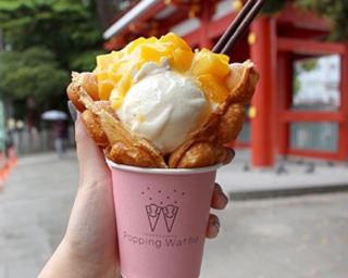 名古屋のワッフルアイス専門店から、マンゴーをたっぷり使った期間限定メニューが登場!!