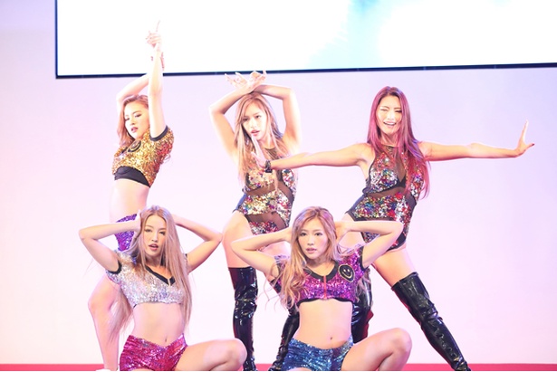 「メガスーパーカーモーターショー2018 in 熊本」に登場したCYBERJAPAN DANCERS
