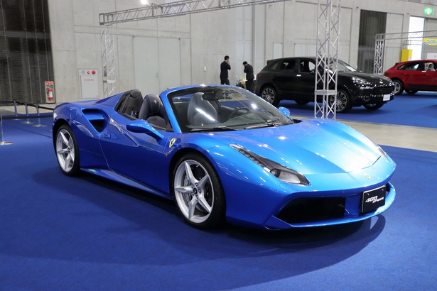 「フェラーリ 488 スパイダー」