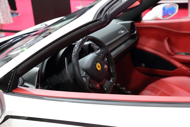 「フェラーリ 458 スパイダー」