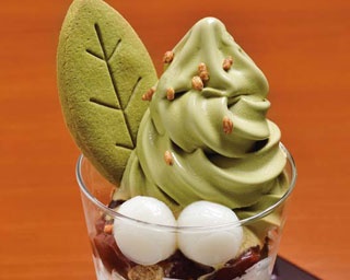 抹茶色でも味は確かに“ほうじ茶”！お茶を贅沢に練りこんだ「宇治園 喫茶去」のパフェ