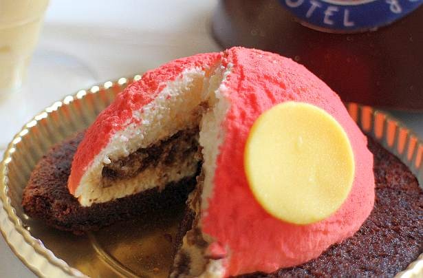 ティラミスの中はマスカルポーネのクリームとコーヒー味の生地が入っている