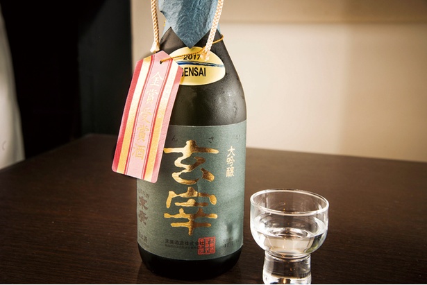 大人の雰囲気漂う、落ち着いた店内。厳選した日本酒は300ml1,200円～