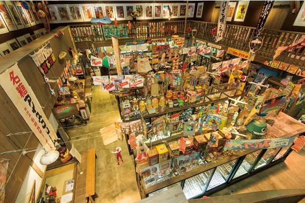 「駄菓子屋の夢博物館」は、昭和の町のテーマパーク「昭和ロマン蔵」内にある