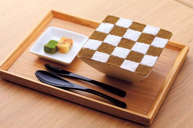 「ほうじ茶のティラミス」(842円)/一凛堂 なんば ダイニングメゾン店