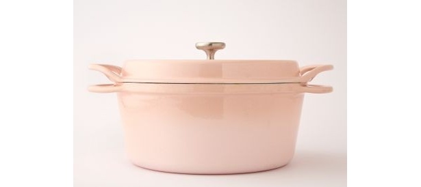 “鋳物ホーロー鍋”「バーミキュラ」　「オーブンポットラウンド22cm」(2万3800円)